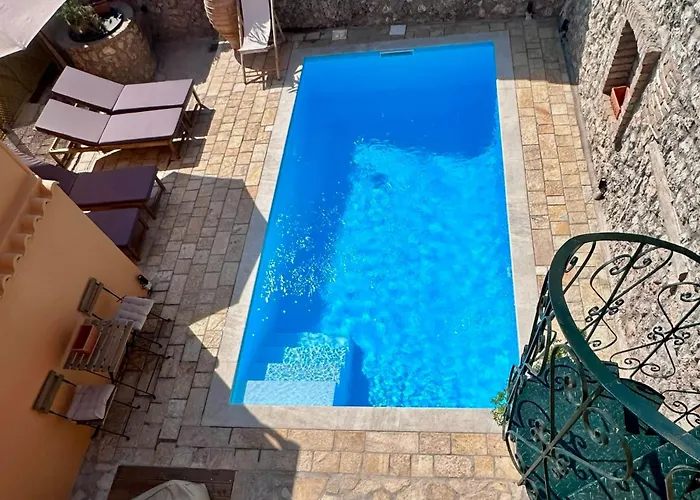Lithari Suites